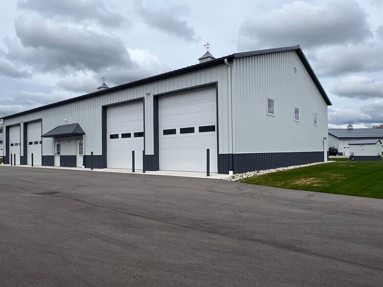 More Photos Of 8932 Moeller Dr, Harbor Springs Specialty For Sale