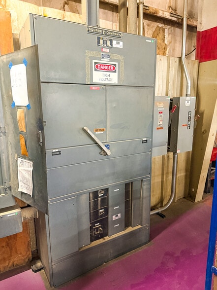 More Photos Of 1674 N Industrial Ave, Ottawa Manufacturing For Sale