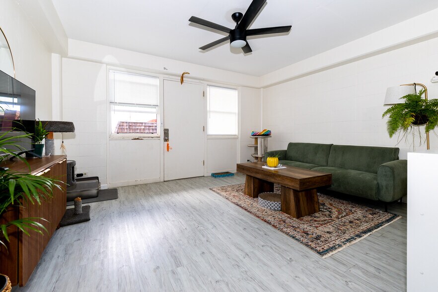 More Photos Of 3427 Waialae Ave, Honolulu Storefront Retail Residential For Sale