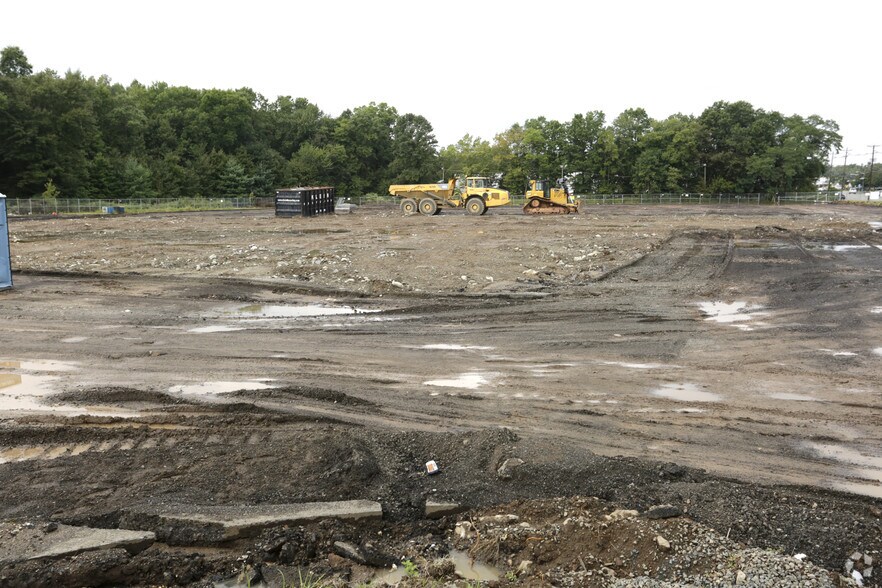 More Photos Of 1180 Bloomfield Ave, Caldwell Freestanding For Lease