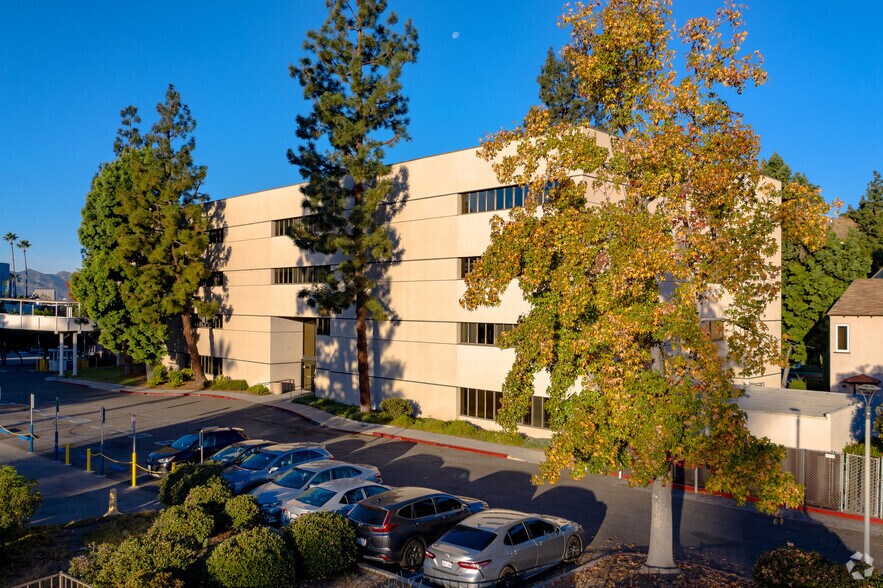 More Photos Of 1560 E Chevy Chase Dr, Glendale Medical For Lease