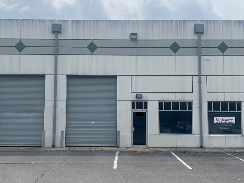 Primary Photo Of 11482-11518 Robertson Dr, Manassas Warehouse For Lease