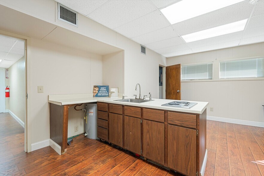 More Photos Of 428 Hospital Drive, Columbus Medical For Sale
