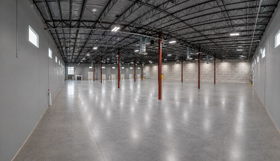 More Photos Of 5000 SW Regional Airport Blvd, Bentonville Warehouse For Lease