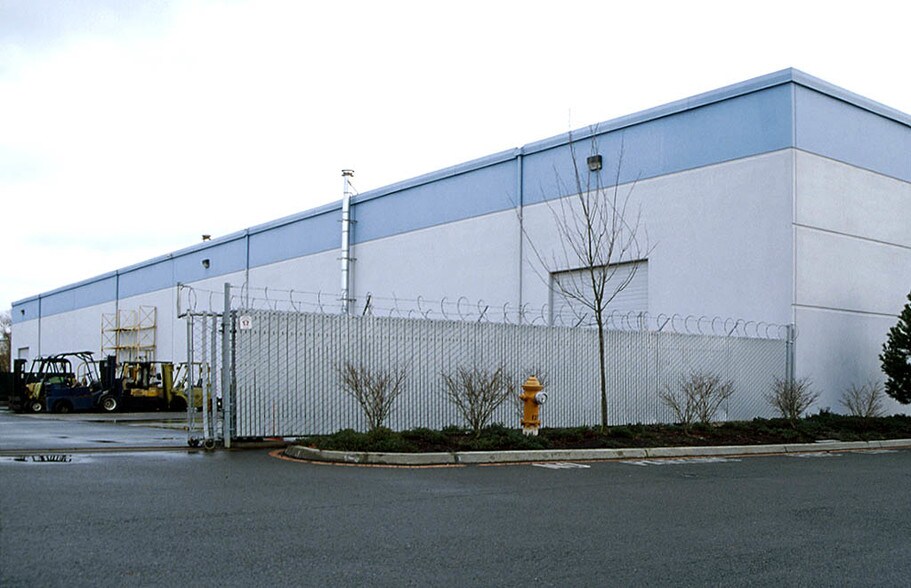 More Photos Of 3051 E Valley Rd, Renton Manufacturing For Lease
