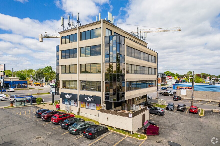 More Photos Of 400 Boul Curé-Labelle, Laval Loft Creative Space For Sale