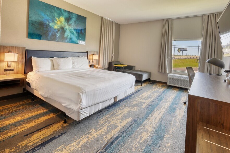 More Photos Of 1002 63rd St, Galveston Hotel For Sale