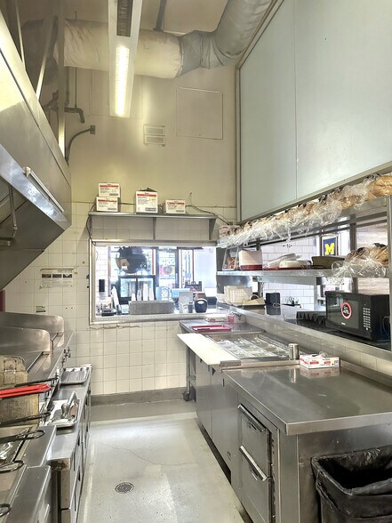 More Photos Of 528 5th Ave, San Diego Restaurant For Lease