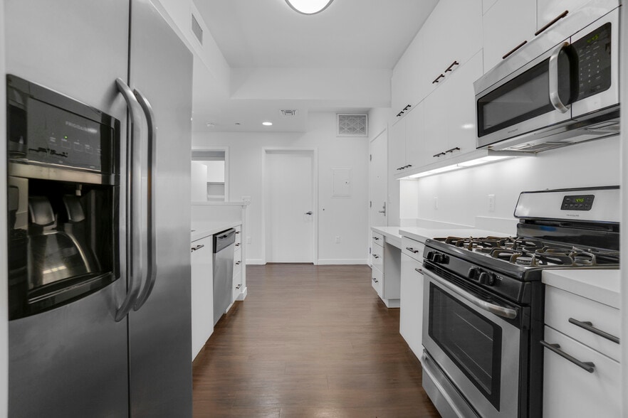 More Photos Of 525 Santa Monica Blvd, Santa Monica Apartments For Sale