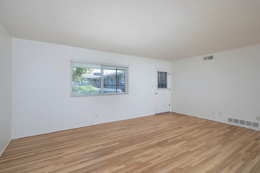 More Photos Of 4470 Euclid Ave, San Diego Apartments For Sale