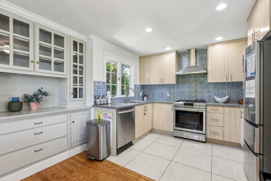 More Photos Of 6082 Selma Ave, Los Angeles Rehabilitation Center For Lease