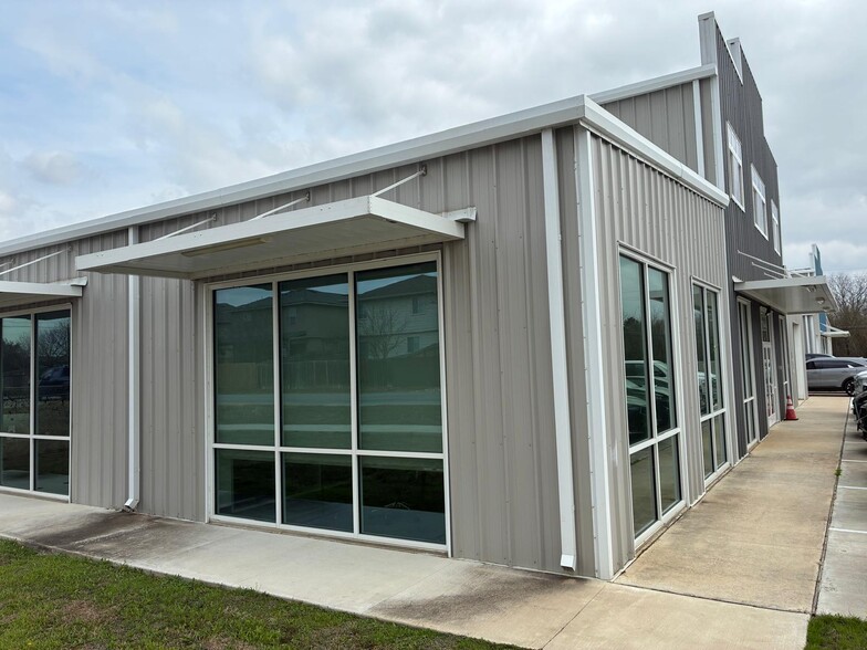 More Photos Of 11215 Conroy Ln, Manchaca Service For Lease