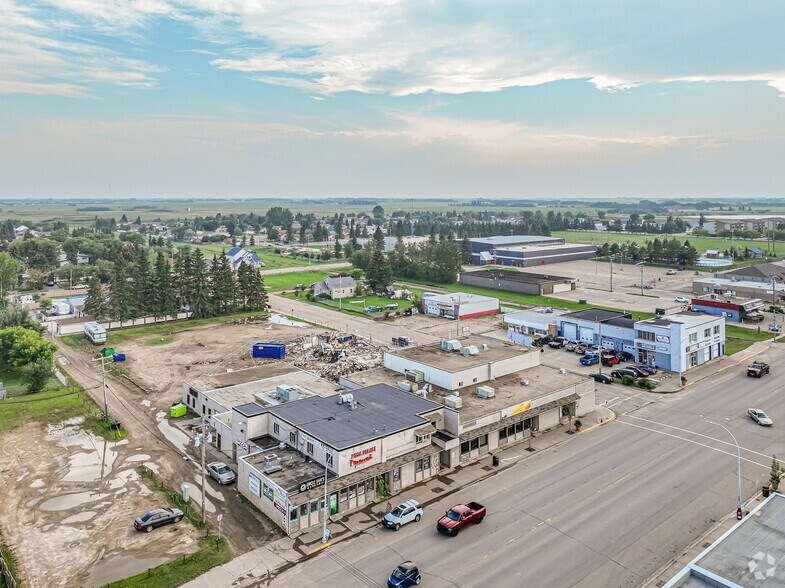 More Photos Of 10219 100th Ave, Morinville Storefront For Sale