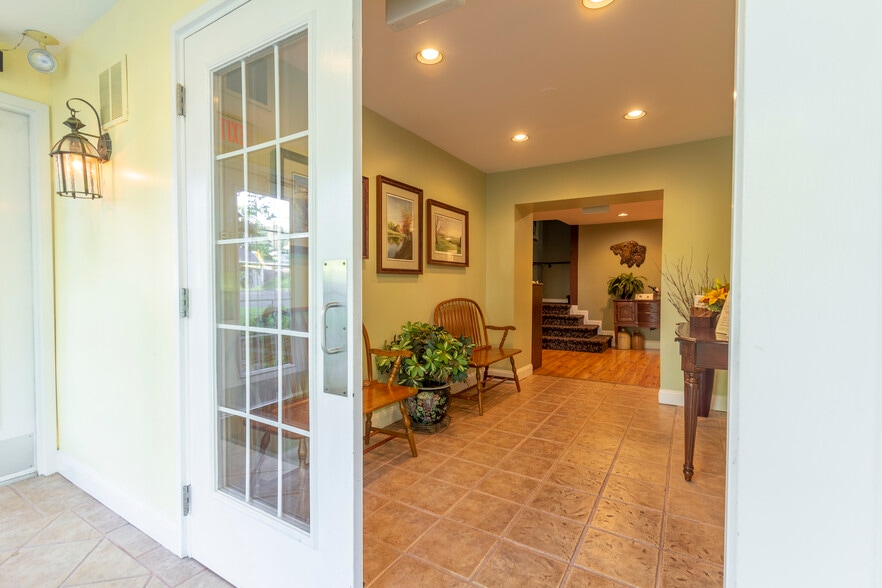 More Photos Of 898 Allentown Rd, Telford Restaurant For Sale