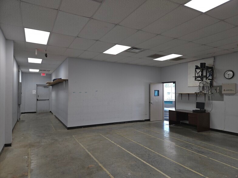 More Photos Of 3002 Lee Hwy, Bristol Freestanding For Lease