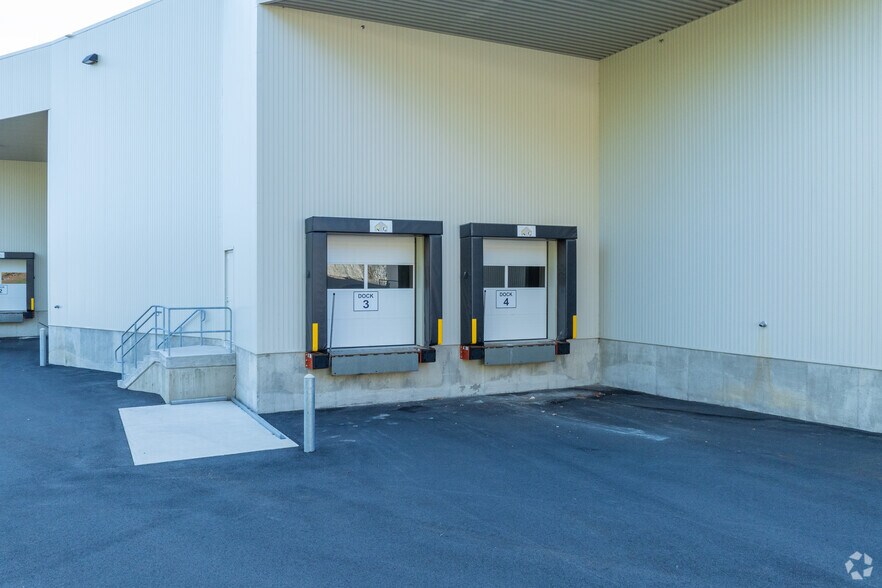 More Photos Of 25 Rundlett Way, Middleton Distribution For Lease