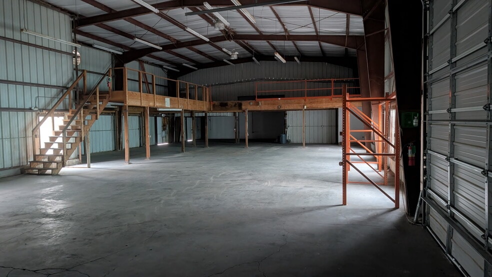 More Photos Of 4500 Clark Rd, Sarasota Warehouse For Lease