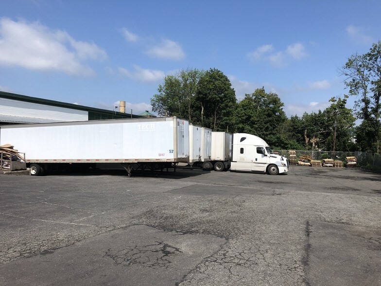 More Photos Of 99 Jersey Ave, New Brunswick Warehouse For Lease