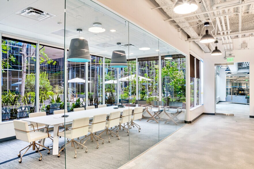 More Photos Of 345 N Maple Dr, Beverly Hills Office For Lease