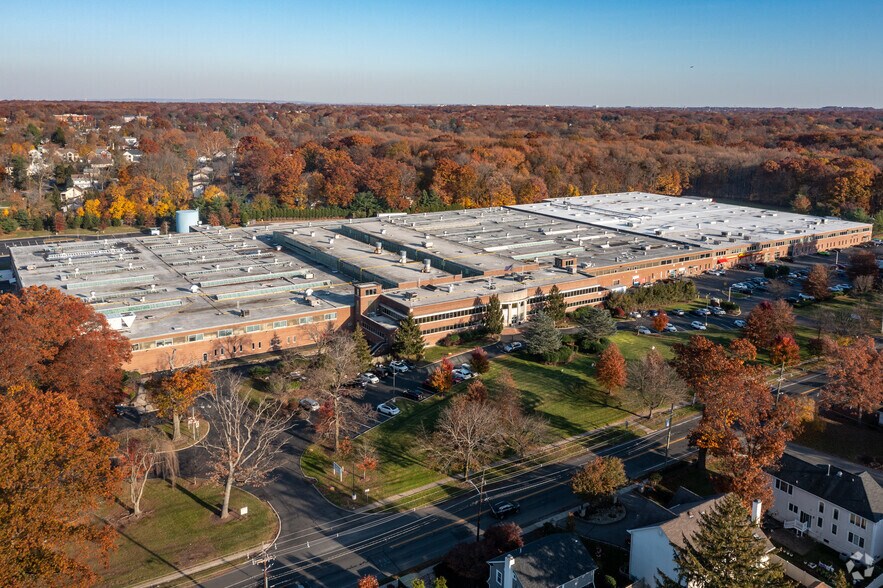 More Photos Of 3775 Park Ave, Edison Warehouse For Lease