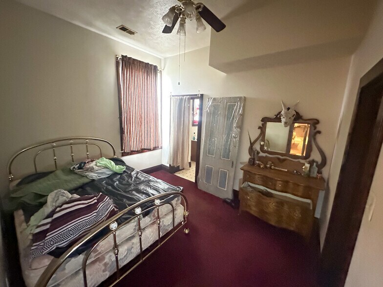 More Photos Of 211 W Kansas St, Crofton Hotel For Sale