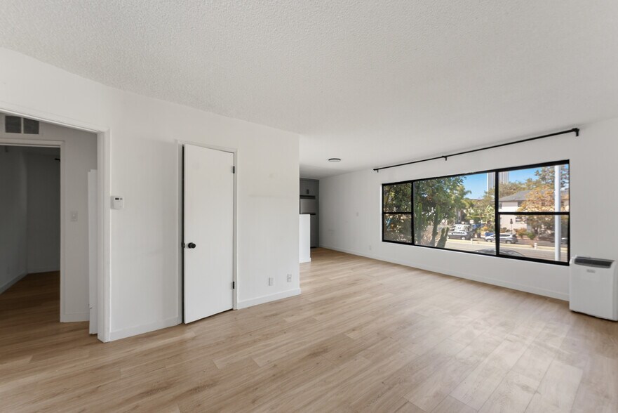 More Photos Of 5810 San Vicente Blvd, Los Angeles Apartments For Sale