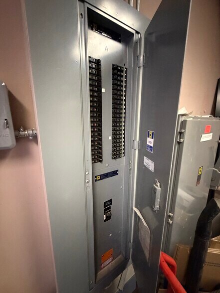 More Photos Of 17811 E 40 Hwy, Independence Office For Sale