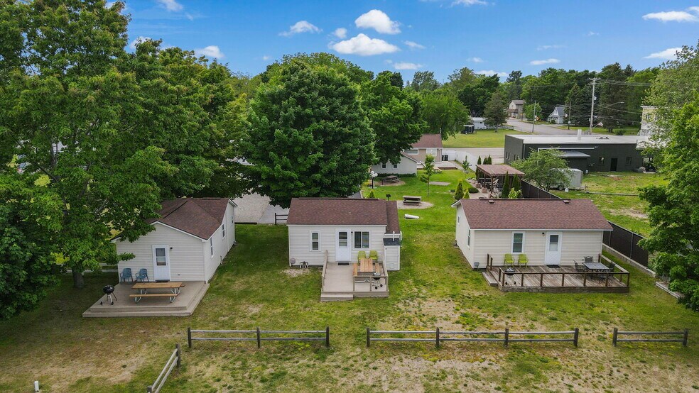 More Photos Of 17229 Northwood Hwy, Arcadia Hotel For Sale