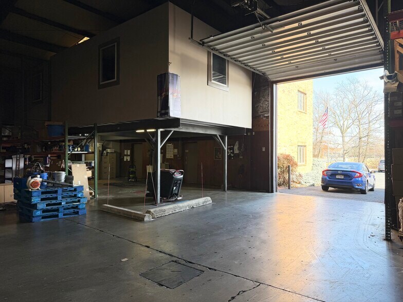 More Photos Of 2705 S Pleasant Valley Rd, Winchester Distribution For Lease