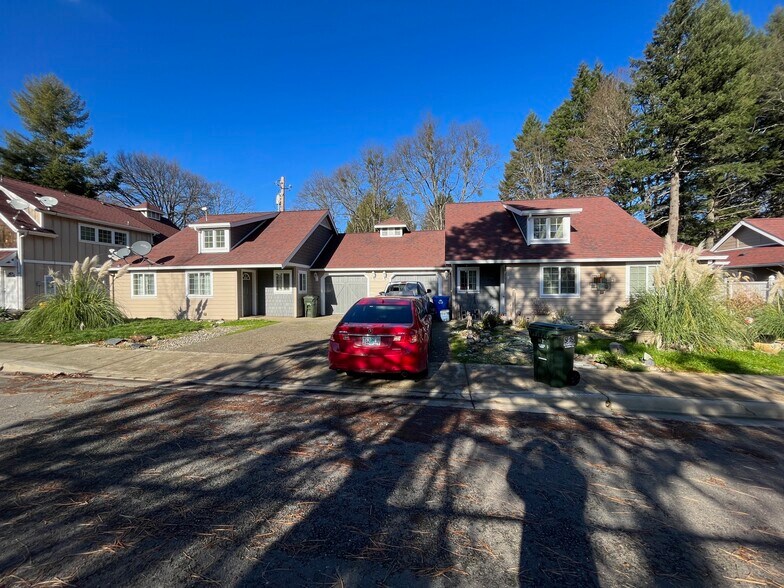 More Photos Of 117 N Junction Ave, Cave Junction Apartments For Sale