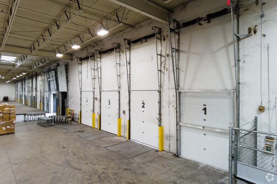 More Photos Of 521 McCormick Dr, Glen Burnie Warehouse For Lease
