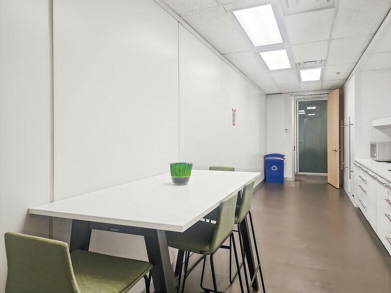 More Photos Of 4838 Richard Rd SW, Calgary Coworking Space