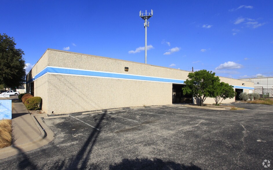 More Photos Of 10705 Metric Blvd, Austin Light Distribution For Lease