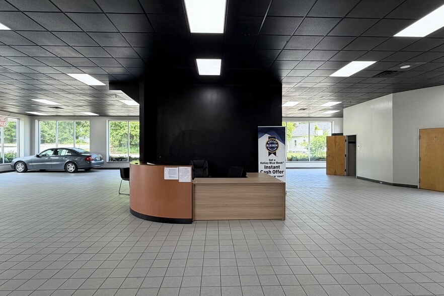 More Photos Of 301 N 9th St, Stroudsburg Auto Dealership For Lease