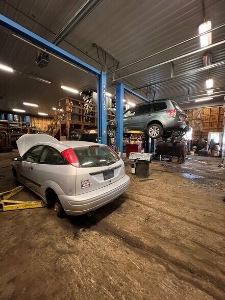 More Photos Of 55 Hall Rd, Londonderry Auto Repair For Sale