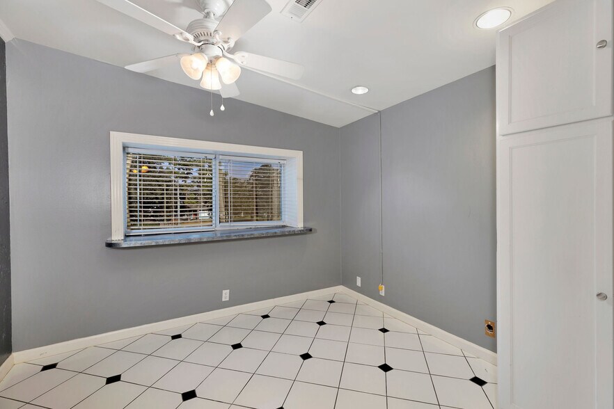 More Photos Of 7648 Broadview Dr, Houston Apartments For Sale