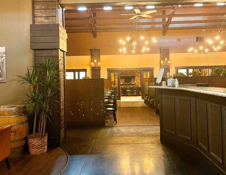 More Photos Of 1180 Airport Park Blvd, Ukiah Restaurant For Lease