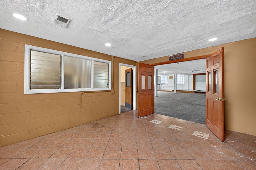 More Photos Of 7828 S Claremont Ave, Chicago Warehouse For Sale