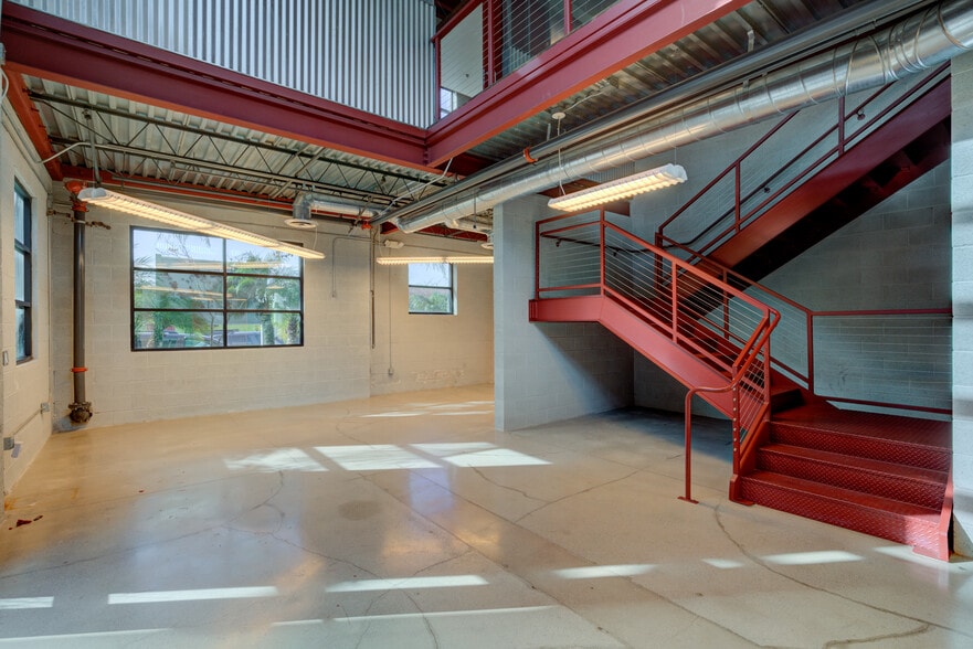 More Photos Of 130 Lomita St, El Segundo Research And Development For Lease