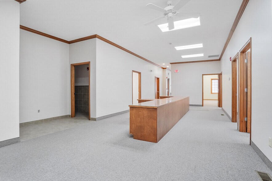 More Photos Of 120 W Aurora Rd, Northfield Medical For Lease