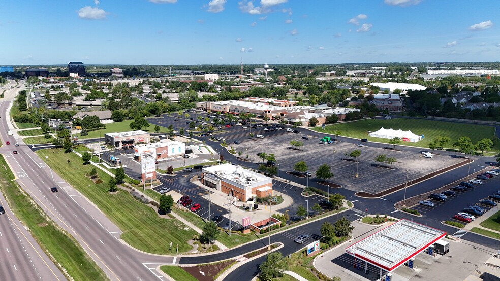 More Photos Of 2300-2356 W West Higgins Rd, Hoffman Estates Storefront For Sale