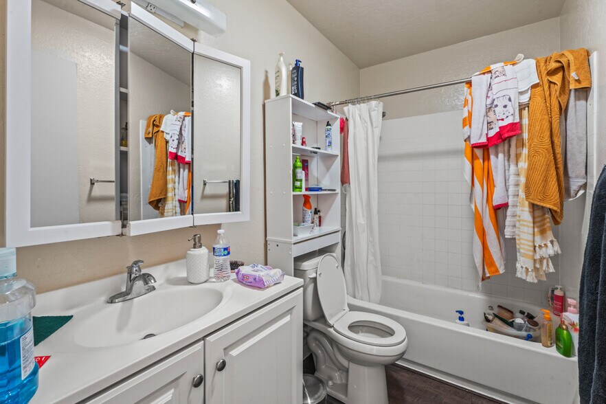 More Photos Of 2020 S Dora St, Ukiah Apartments For Sale