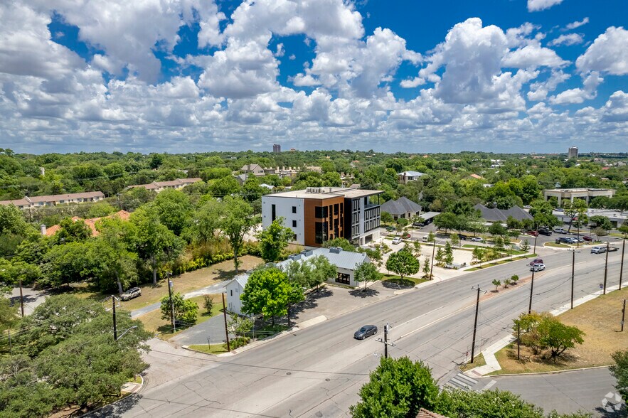 More Photos Of 200 Austin Hwy, San Antonio Office For Lease