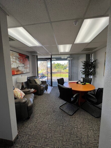 More Photos Of 3214 NE 42nd St, Vancouver Office For Sale