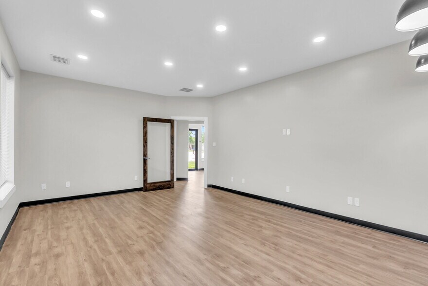 More Photos Of 907 Otto St, Brookshire Loft Creative Space For Sale