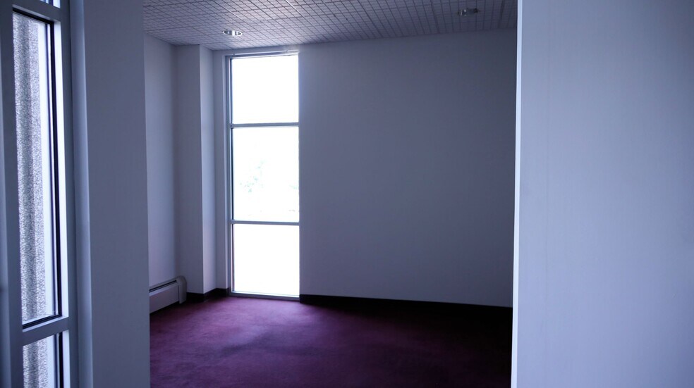 More Photos Of 7085 Mentor Ave, Willoughby Flex For Lease