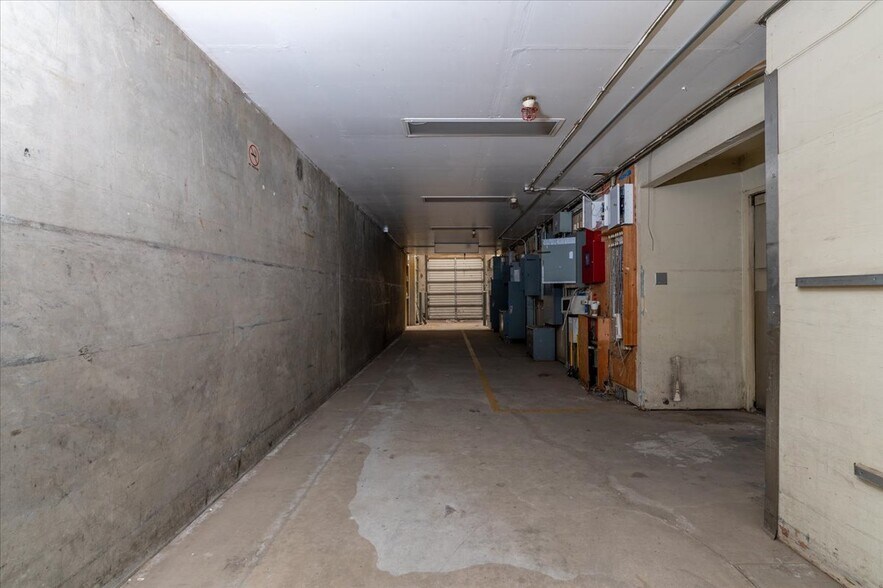 More Photos Of 147 W Shaw Ave, Clovis General Retail For Sale