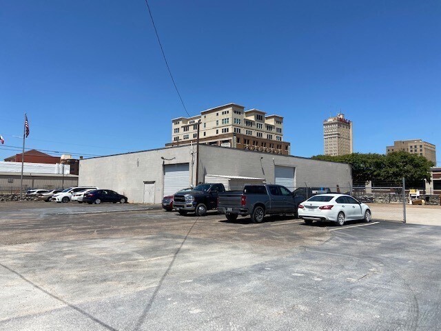 More Photos Of 300 S 4th St, Waco Office For Lease