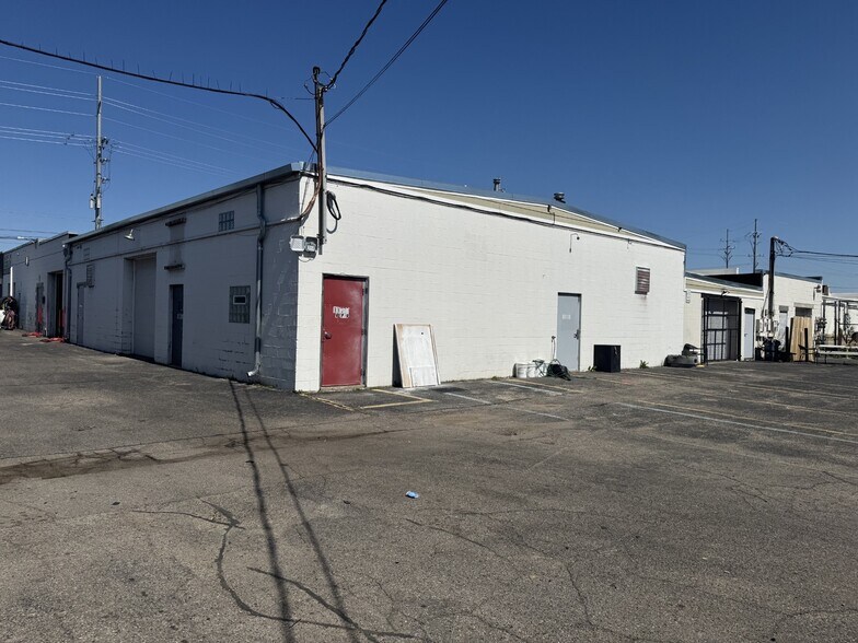 More Photos Of 46896-46916 Gratiot Ave, Chesterfield Unknown For Lease