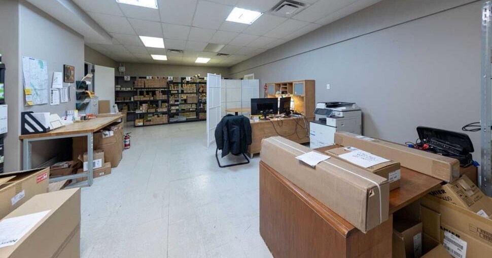More Photos Of 4809 50 Av, Lloydminster Office For Sale